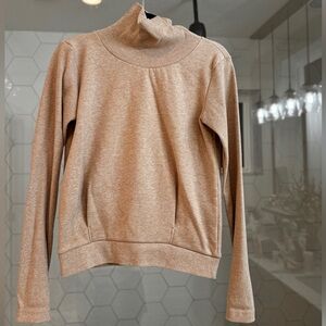 Alo sweatshirt. Cream size small. Worn once or twice